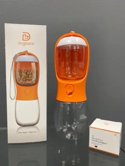 Botella de viaje de agua y golosinas con filtro